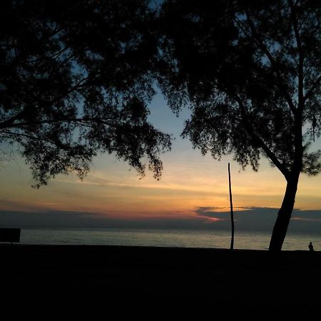 Homestay Memori ドゥングン エクステリア 写真